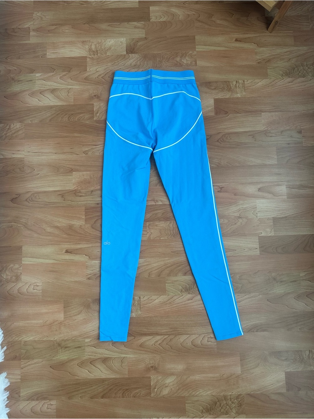 NEVER WORN ALO Yoga Airbrush High-Waist Heart Throb Legging - Picture 5 of 12